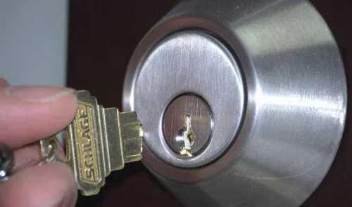 Royal Locksmith Store Gary, IN 219-728-5180 - key-broke-in-lock